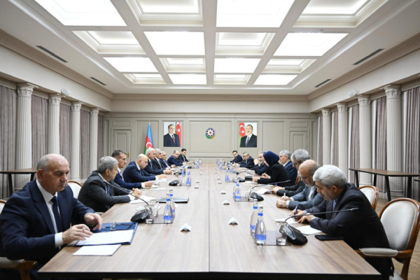 Baş nazirin müavini Şahin Mustafayev İranın xarici işlər naziri ilə görüşüb